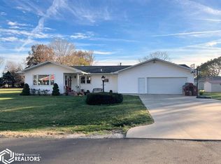 114 Fairway Dr, Blandinsville, IL 61420