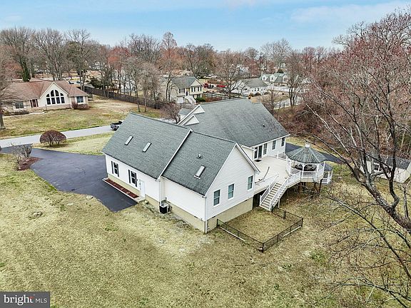 5th image of 7637 Jeannine Ave