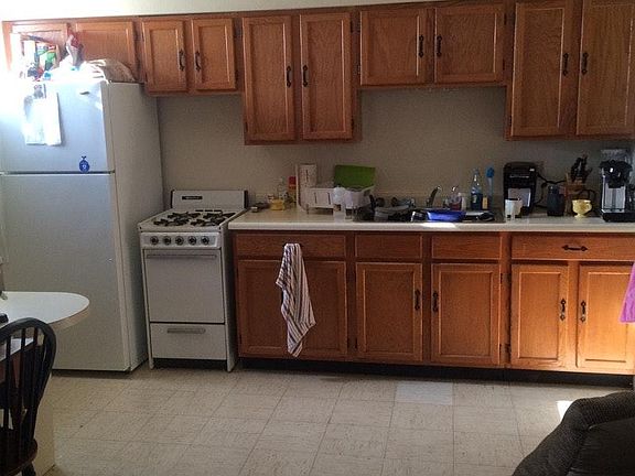 Spacious, clean kitchen