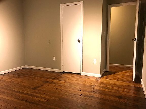 4th image of 2712 Woodburn Ave APT 1