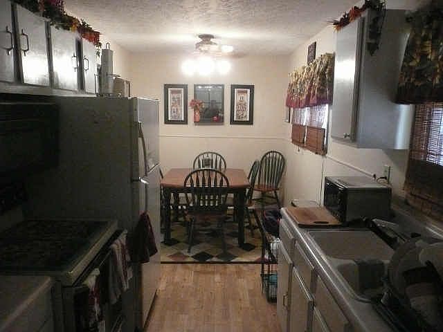 2nd image of 2750 Fairlane Dr