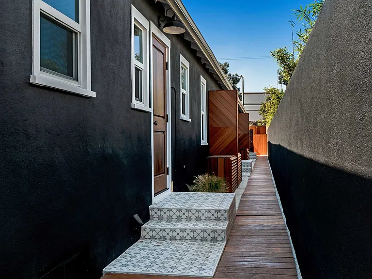 326 4th Ave #B — Photo 9