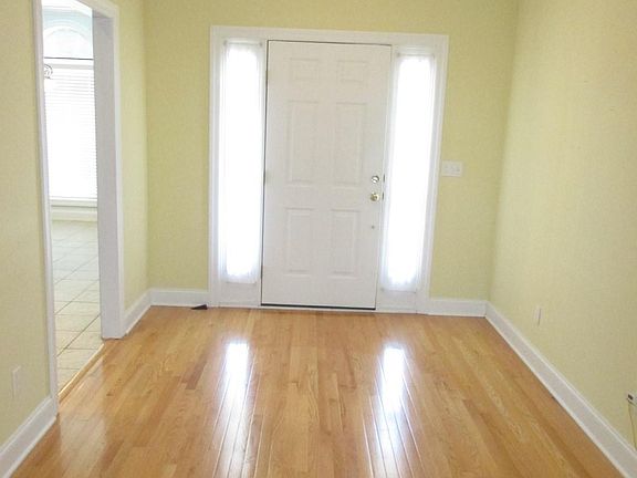 3rd image of 131 Magnolia Glen Cir #131