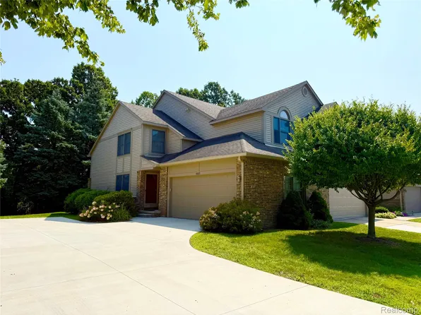 45077 Coachman Ct #82, Canton, MI 48187