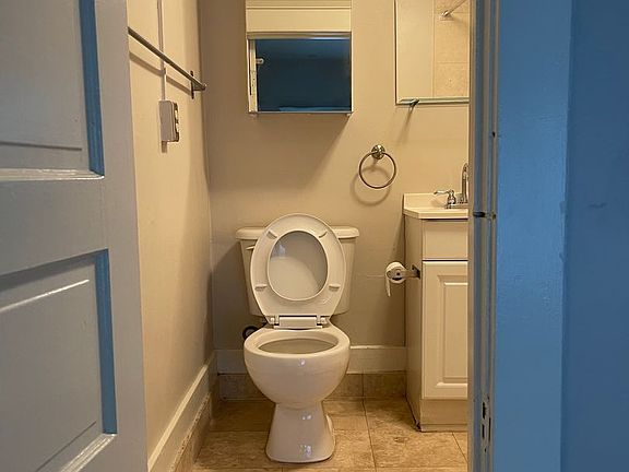 5th image of 625 E Broadway APT K