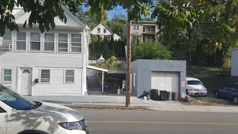 2nd image of 1140 Broadway