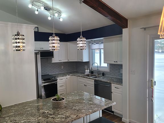 3rd image of 12611 Parkview Dr