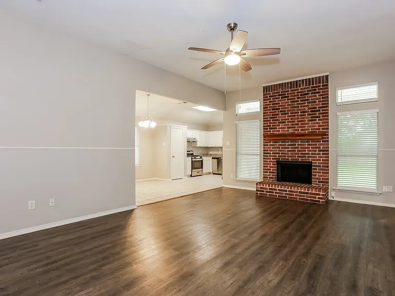 317 W Glen Meadow Dr — Photo 3