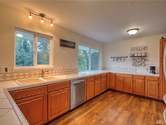 4th image of 2072 Sidney Ave