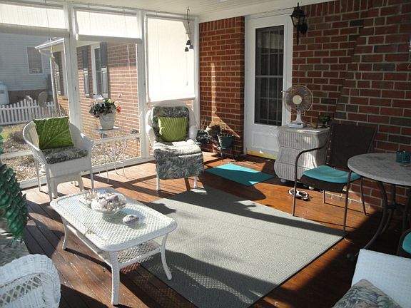 Screen patio