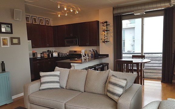 5th image of 873 N Larrabee St APT 412
