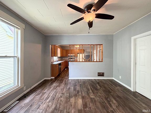 3rd image of 204 Coles St