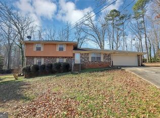 672 Mincey Woods Ct, Stone Mountain, GA 30087