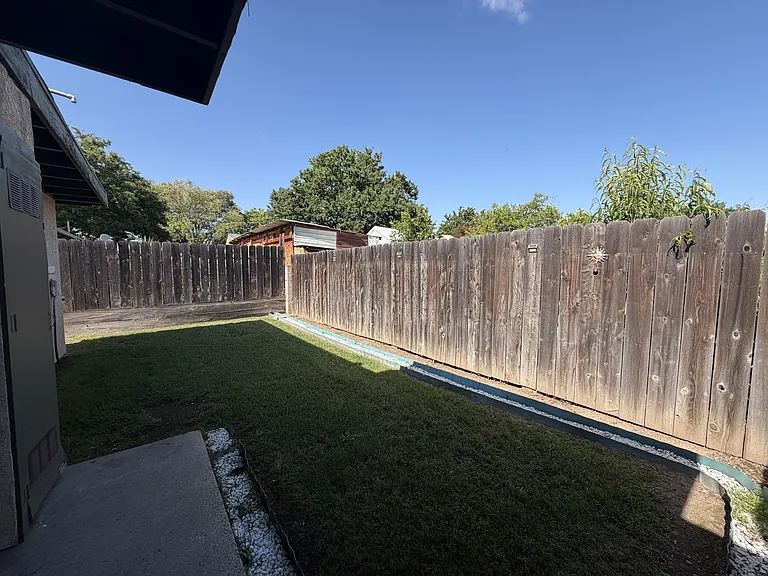 1704 Rose Ave — Photo 11