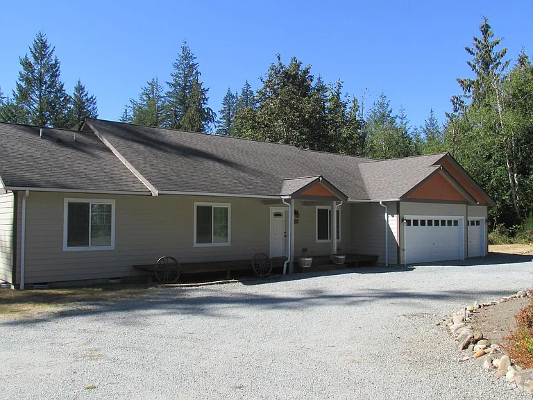 4748 Ida Dr — Photo 2