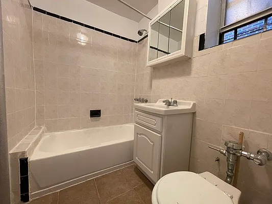 Rented by Hillel Realty Group | media 9