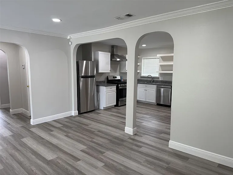 1318 Sulphur St — Photo 4