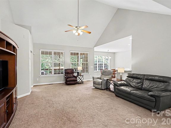 5th image of 4494 Outlook Dr #22