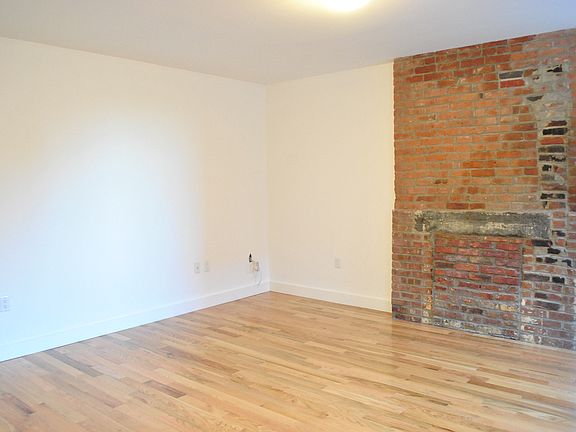 5th image of 320 Van Brunt St APT 2