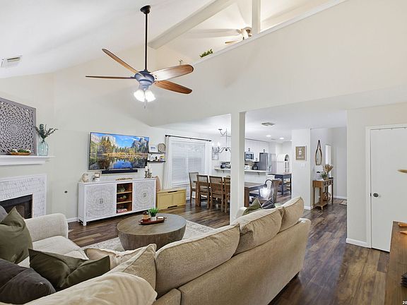 3rd image of 15711 Knollcliff