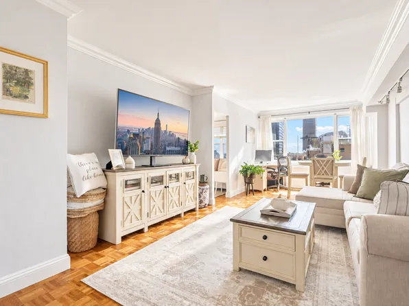 444 East 75th Street image 1 of 12