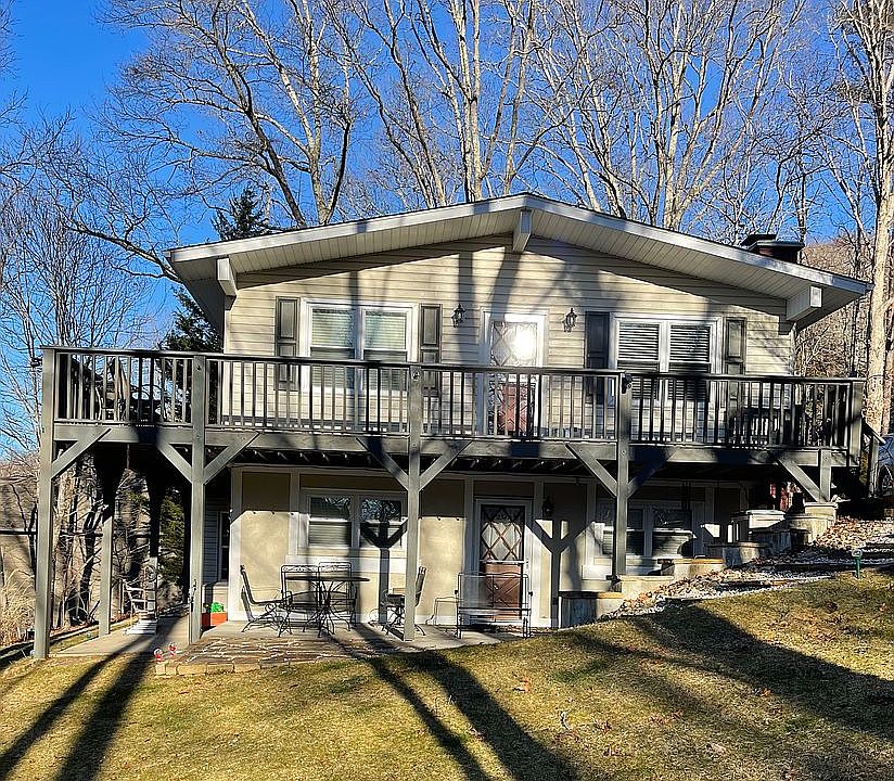 2nd image of 460 Chapel Rd