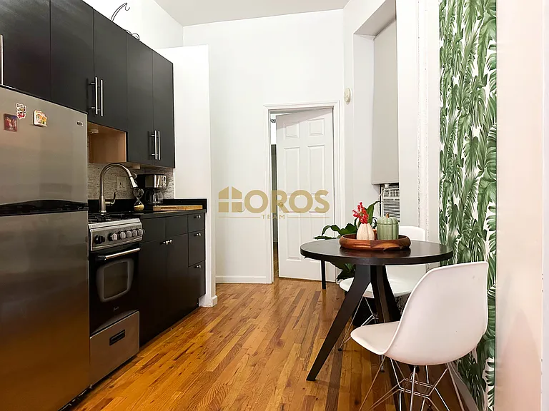 217 E 10th St #1 — Photo 7