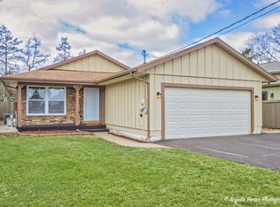 4017 W Lake Shore Dr, Wonder Lake, IL 60097