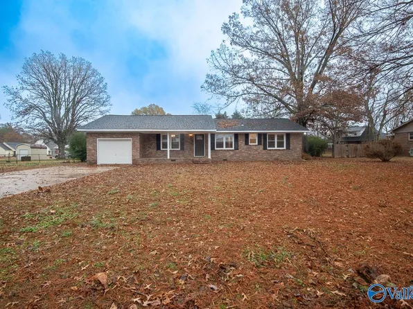 15599 Kings Dr, Athens, AL 35611