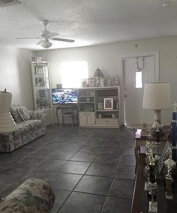 3rd image of 325 SW 14th St