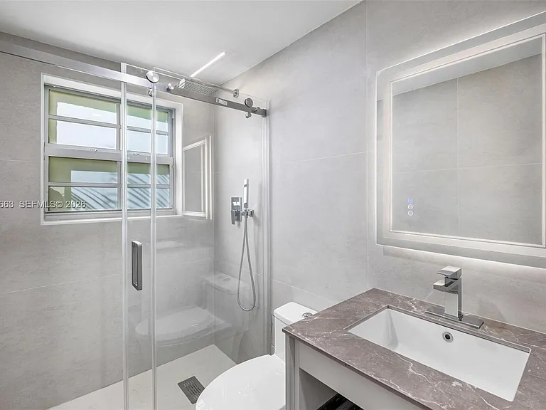 1610 Michigan Ave #2 — Photo 8