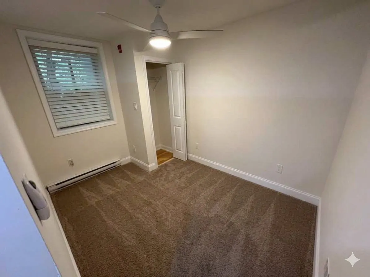 Studio, 400 sqft, $1,050 — Photo 4