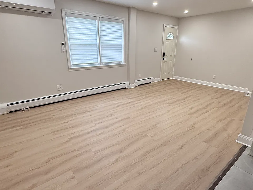 15041 Roosevelt Ave #1