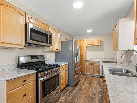 4th image of 3227 Buena Hills Dr