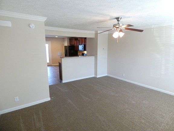 3rd image of 1419 Clydesdale St
