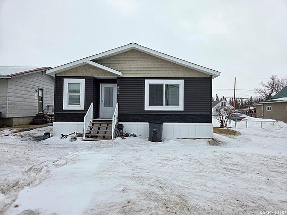 2nd image of 413 Railway STREET