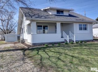 1437 N Webster St, Taylorville, IL 62568