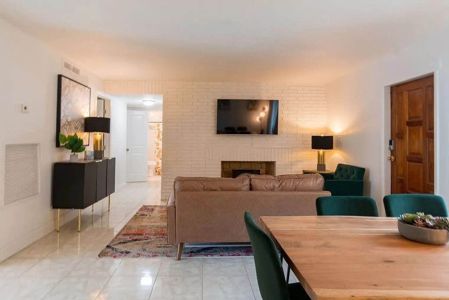 4 bed, 2.0 bath, 1291 sqft, $4,331 — Photo 4