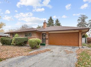 720 Lance Dr, Des Plaines, IL 60016