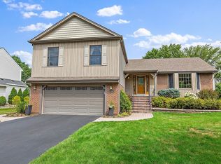 34 Magnolia Dr, Streamwood, IL 60107