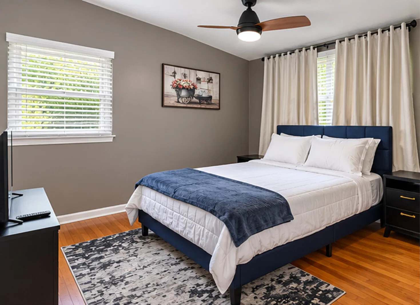 Midtown Executive | Furnished 3BR/2BA | 4 Beds | Fenced Back Yard — Photo 2