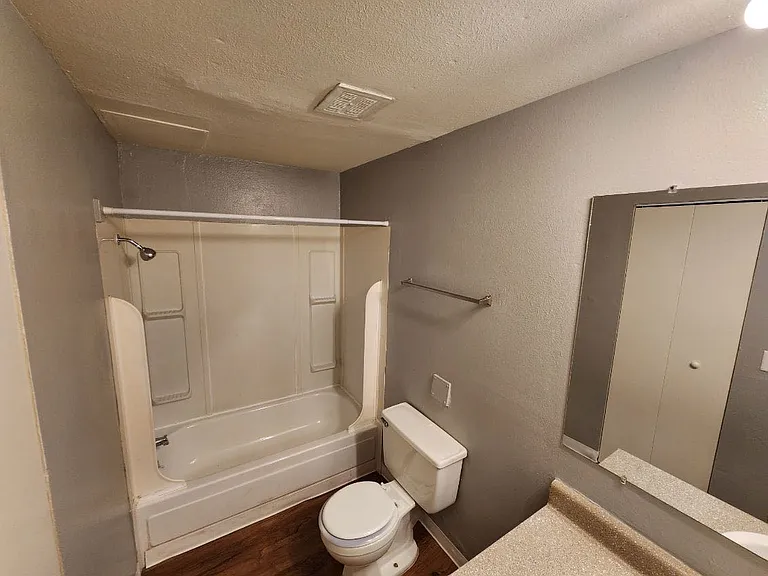 Prospect Pointe Apartments — Photo 15