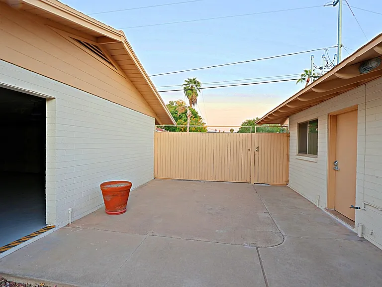 6203 N 12th Pl — Photo 10