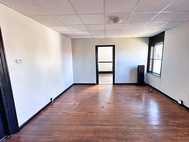 111-115 Lyell Ave — Photo 4