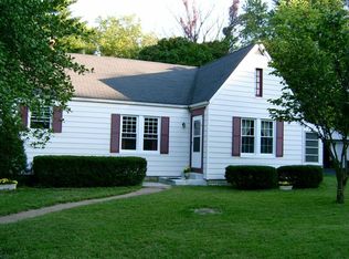 7 Commodore Dr, Belleville, IL 62223