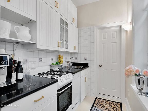 4th image of 77 Eastern Pkwy APT 1D