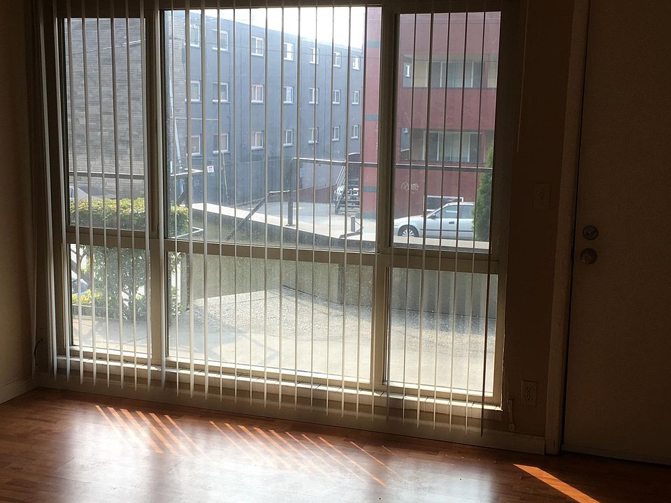 1st image of 224 Bellevue Ave E