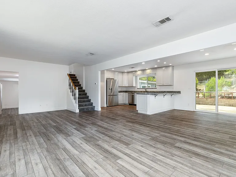 10065 Old Morro Rd E — Photo 7
