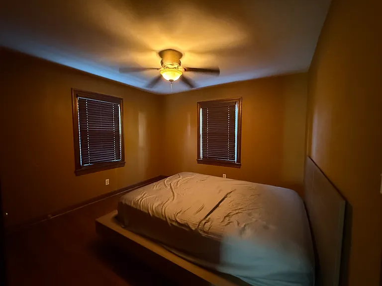 4026 Crawford Ave — Photo 2