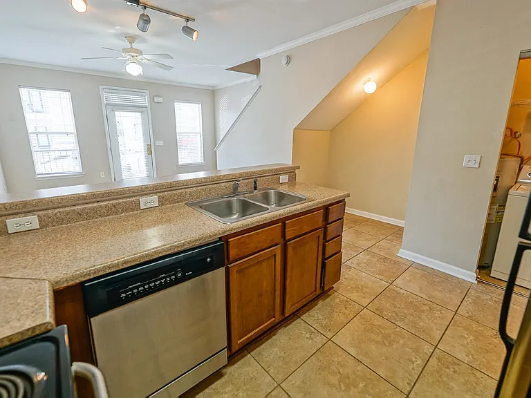 2400 Fred Smith Rd #204 — Photo 8